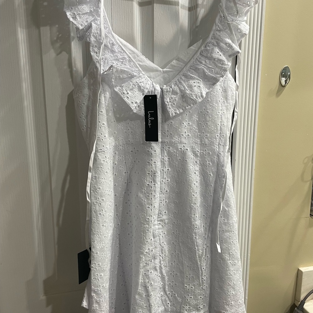 White Lulus zippered dress